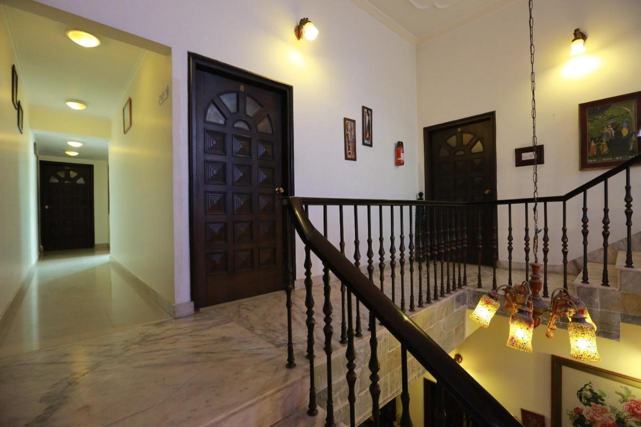 Oyo 8844 Meadows Inn Chinhat Екстериор снимка