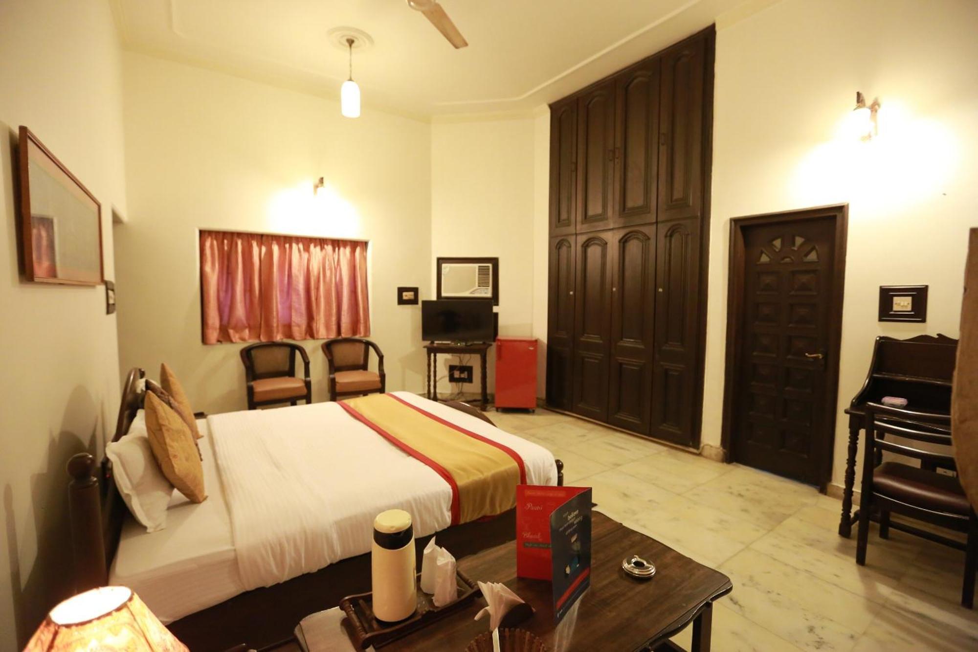 Oyo 8844 Meadows Inn Chinhat Екстериор снимка
