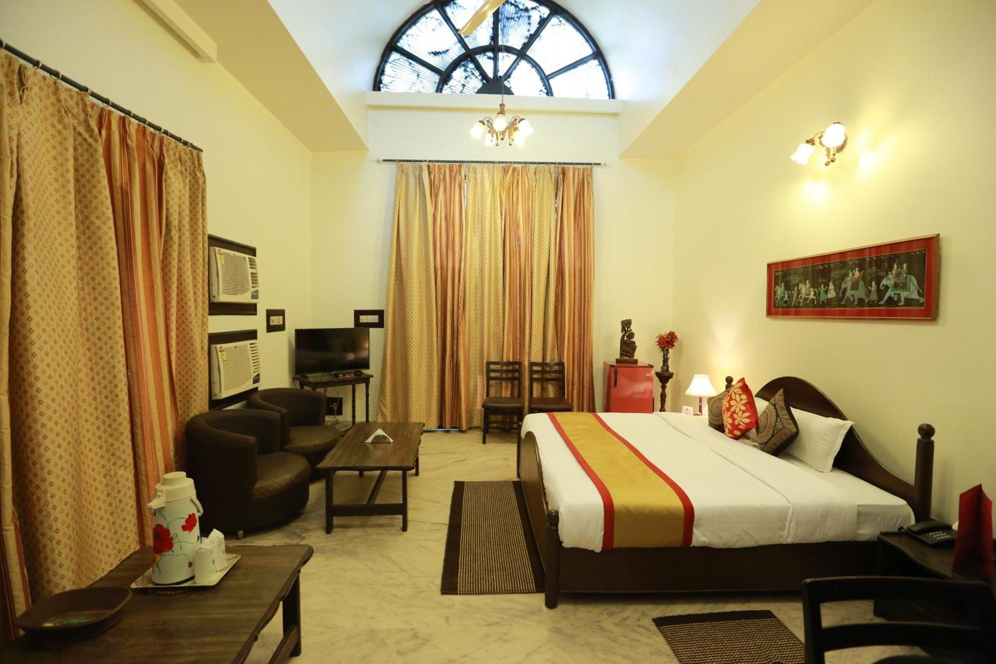 Oyo 8844 Meadows Inn Chinhat Екстериор снимка